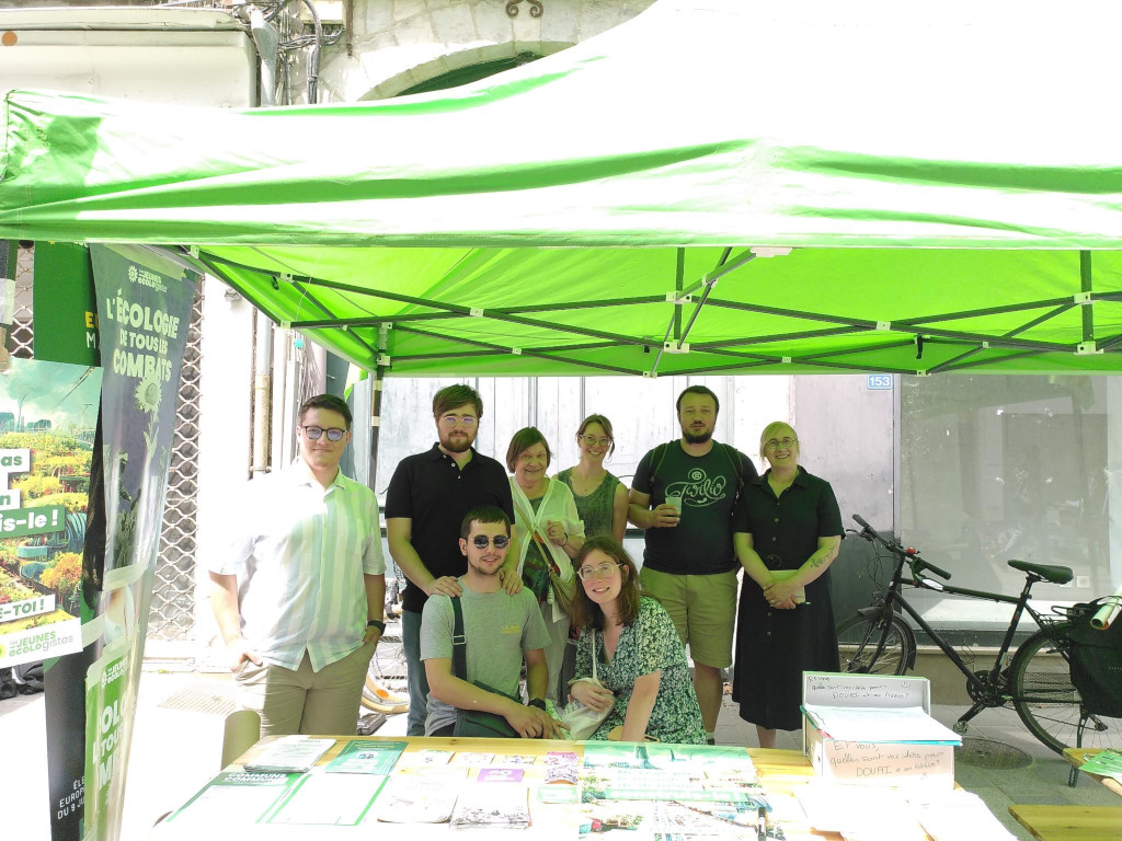 Photo de groupe lors de la braderie de Gayant 2025